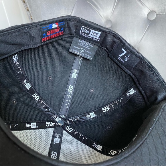 SOLDπNew Era NY Yankees Fitted Cap - Picture 6 of 6